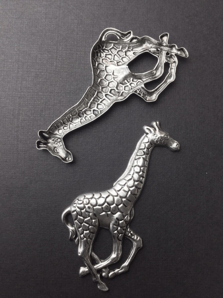 44204 - Large Giraffe Jewelry Finding Matte Silver Ox