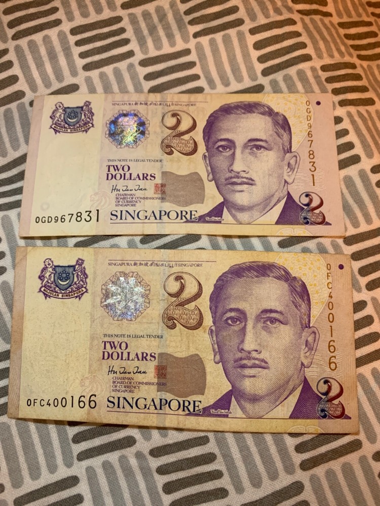 SINGAPORE 2 DOLLAR BANKNOTES IN GREAT CONDITION