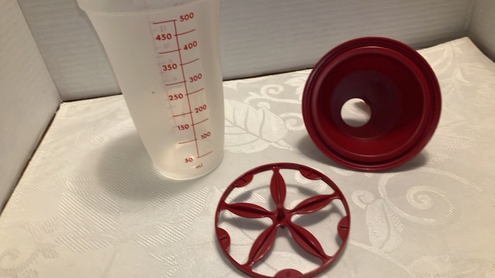 Vintage Tupperware Red Lid 2 Cup Quick Shake Excellent Condition