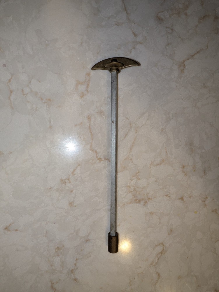 Log Lighter Lighter Key, 9.5" (Made in Taiwan)