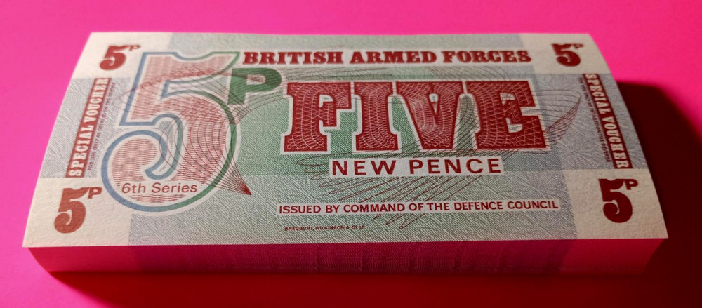 GREAT BRITAIN 5 PENCE 1972 X 50 UNC BAF Notes - HALF BUNDLE - 6th Series (P-M47)