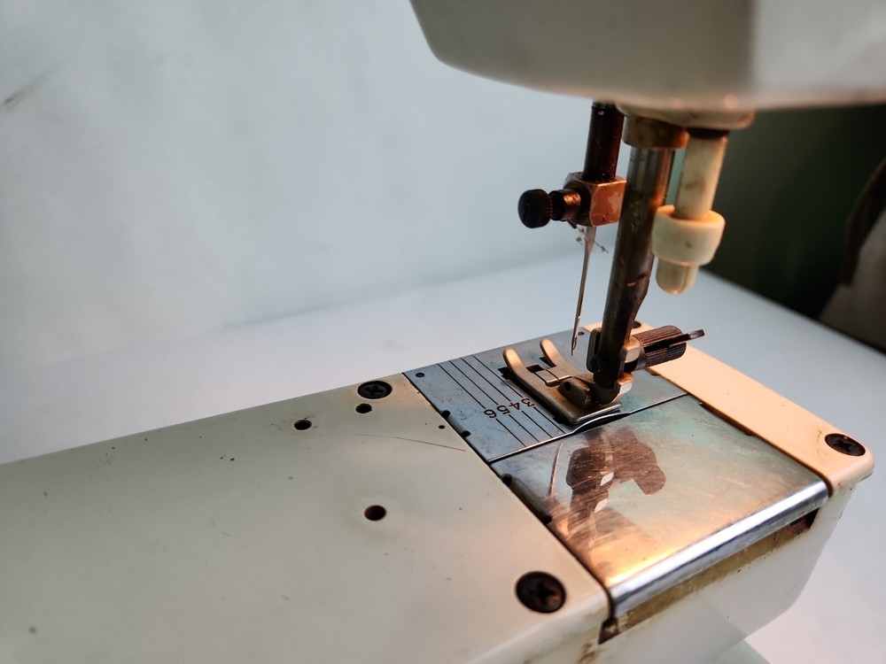 Elna Supermatic Type 62 Sewing Machine Working