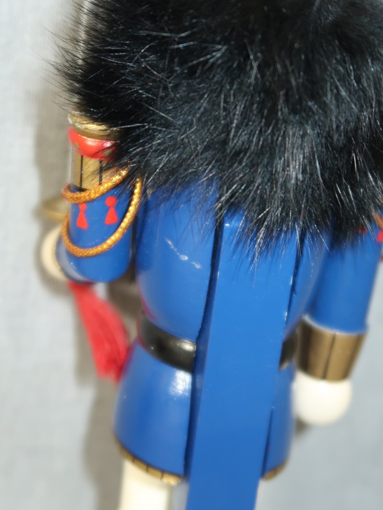 1997 Nutcracker Village NUTCRACKER PRINCE Statue 9.25"