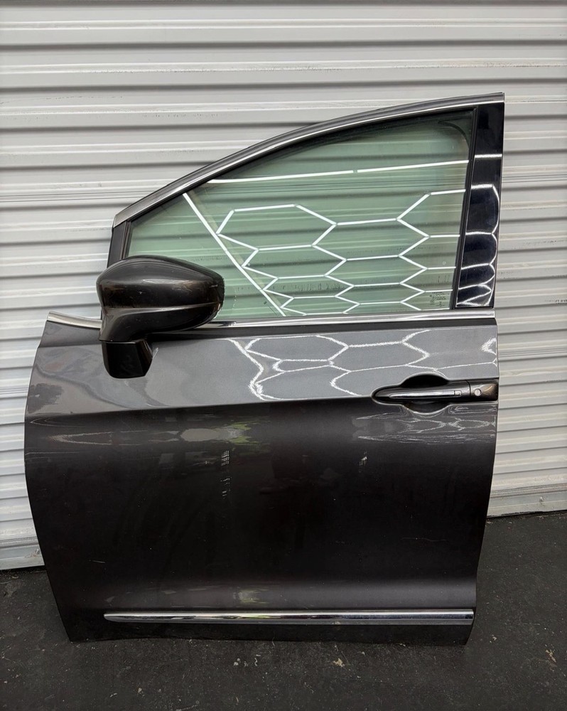 2017 - 2025 CHRYSLER PACIFICA FRONT LEFT DRIVER SIDE DOOR SHELL OEM WHITE_PW2