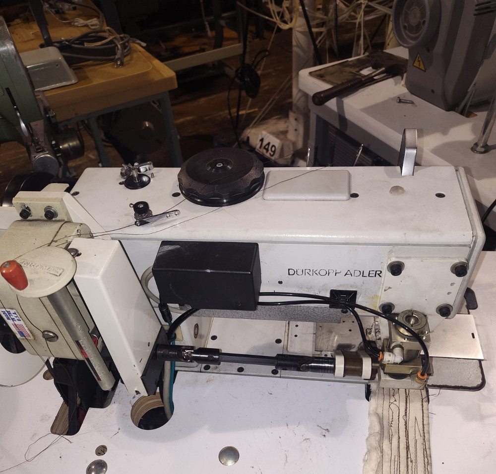 DURKOPP ADLER 767 - DOUBLE NEEDLE - WALKING FOOT with TOP DRIVEN REAR PULLER