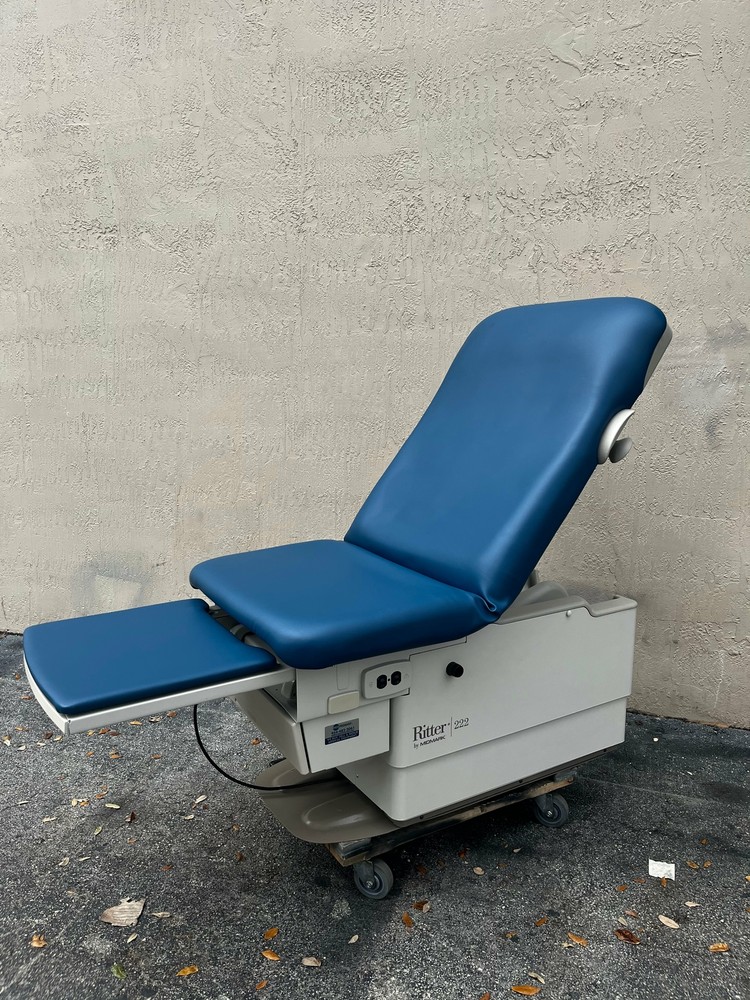 Midmark Ritter 222 Barrier-Free Power Examination Table - Refurbished
