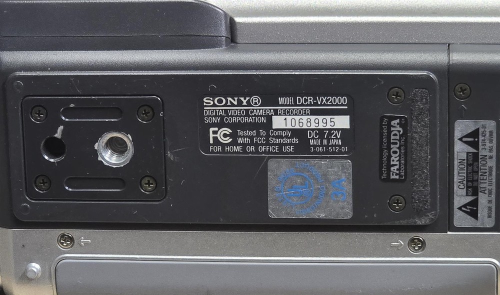 Sony DCR-VX2000 MiniDV 3CCD Camcorder