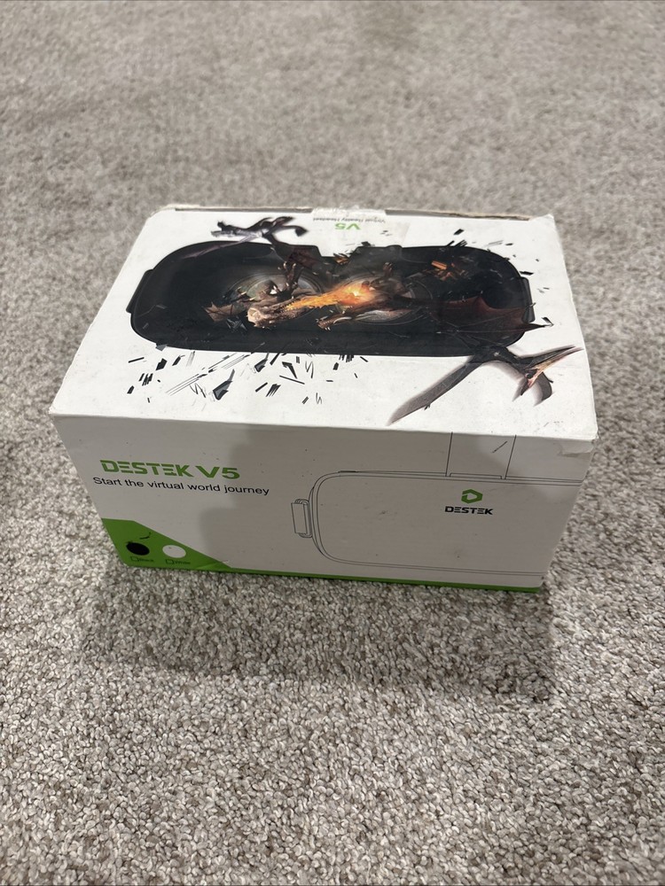 DESTEK V5 VR Headset with Bluetooth Controller