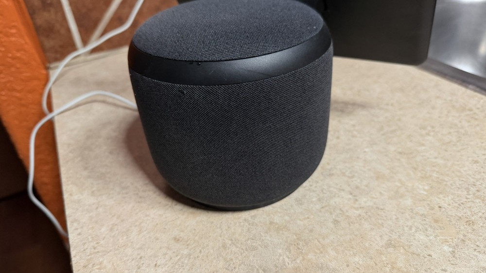 Amazon Echo Show 10 Black Alexa Display T4E4AT LOCKED Device Read