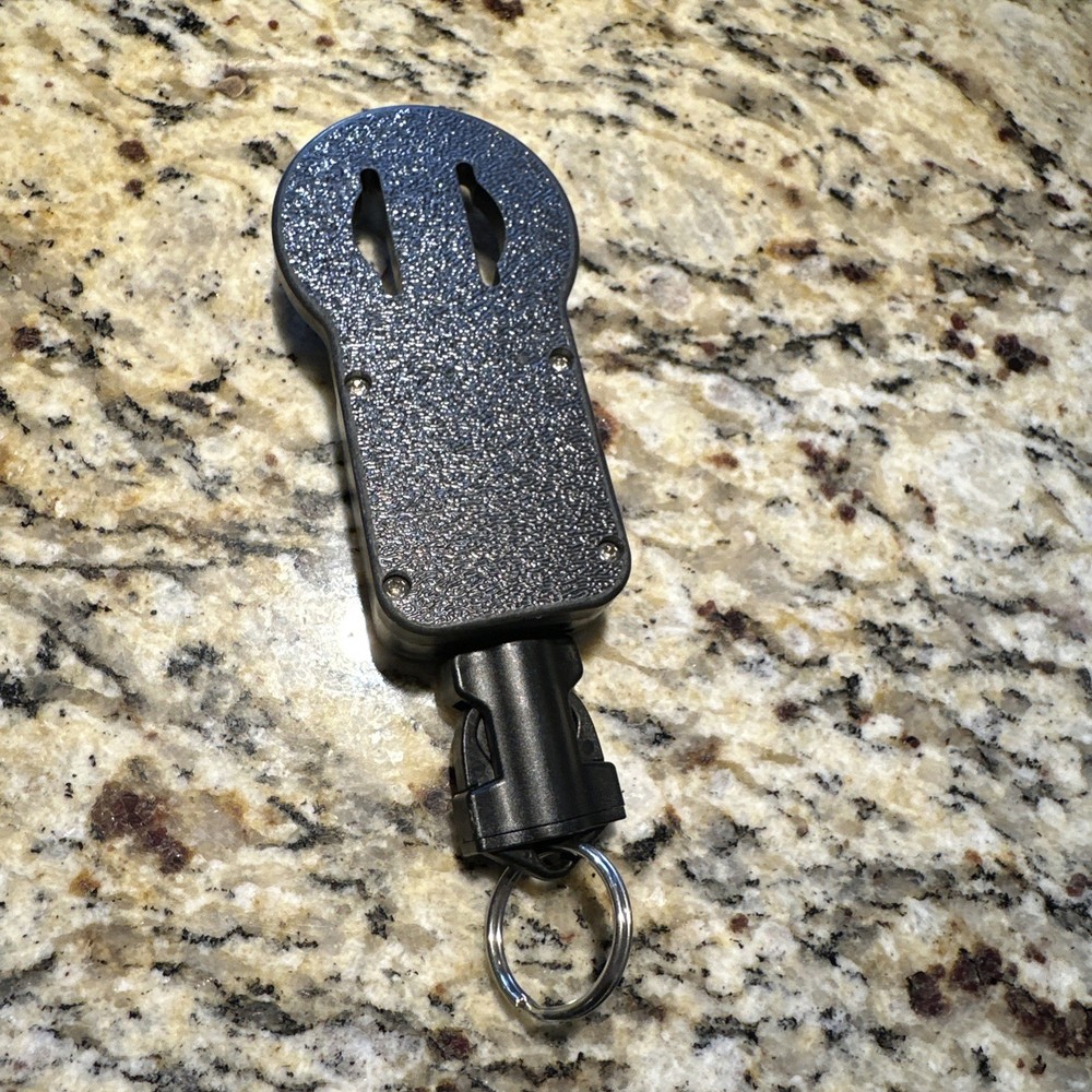 XS Scuba Hose Mount Retractor