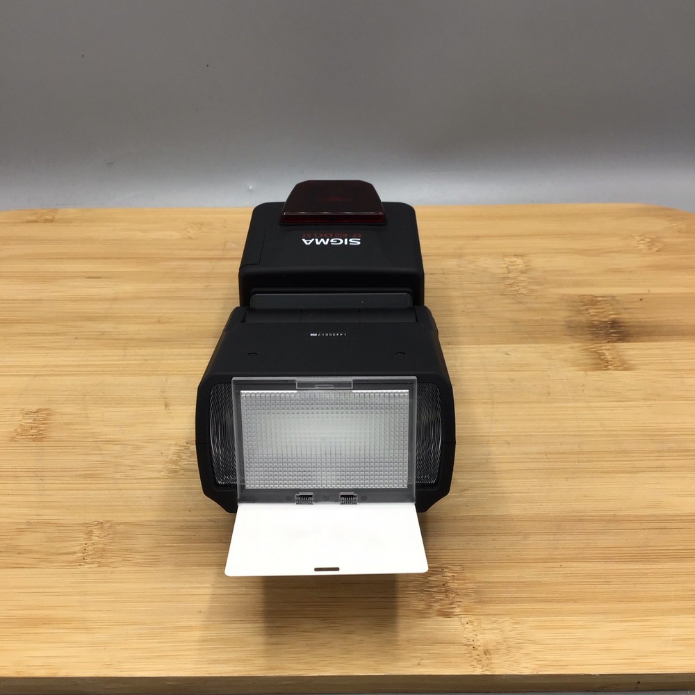 Sigma EF-610 DG ST Electronic Flash For Canon With Bag.