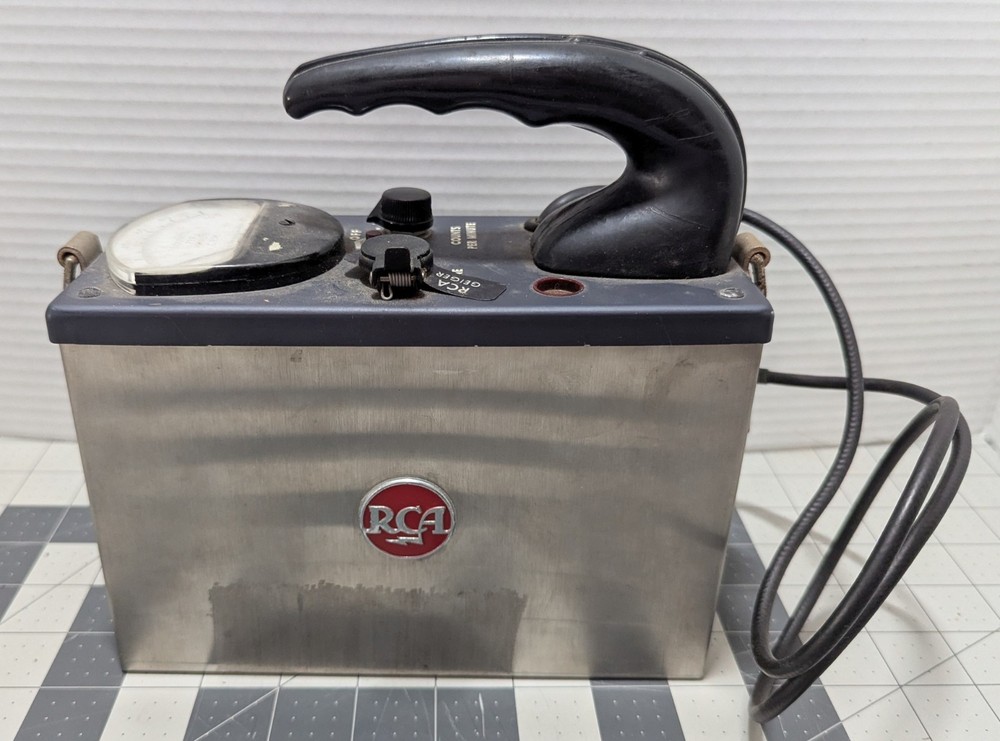 Vintage RCA WF-12A Geiger Counter