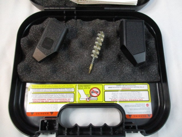 Glock - G17 GEN4 Hard Case & Accessories With Manual