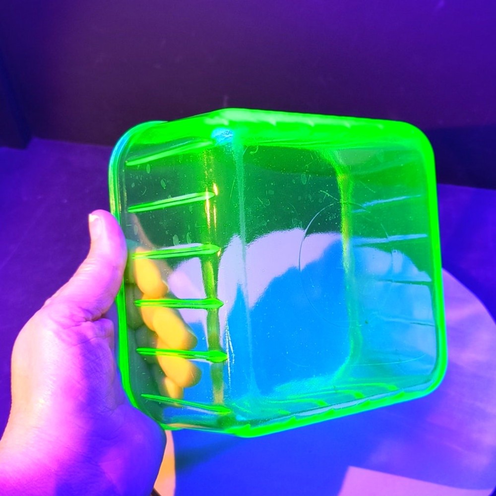 722. Fridge with Lid UV Reactive