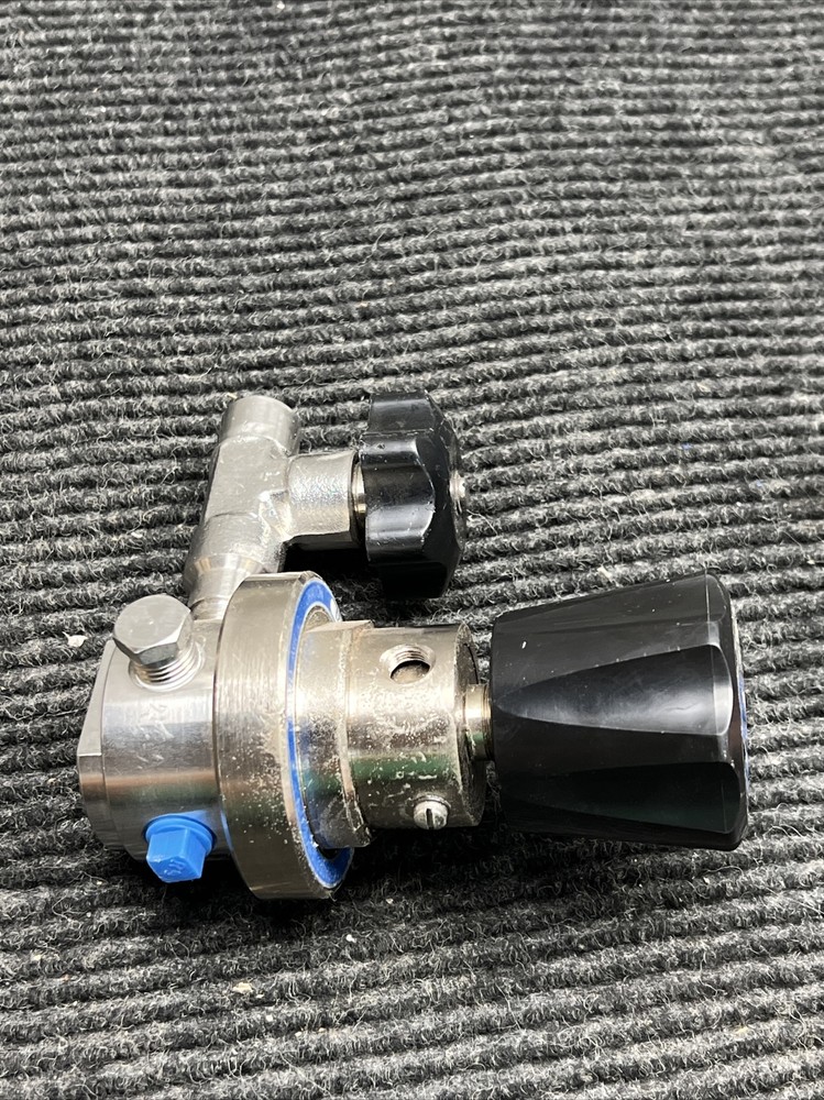 Used Alphagaz 2621 Compressed Gas Regulator