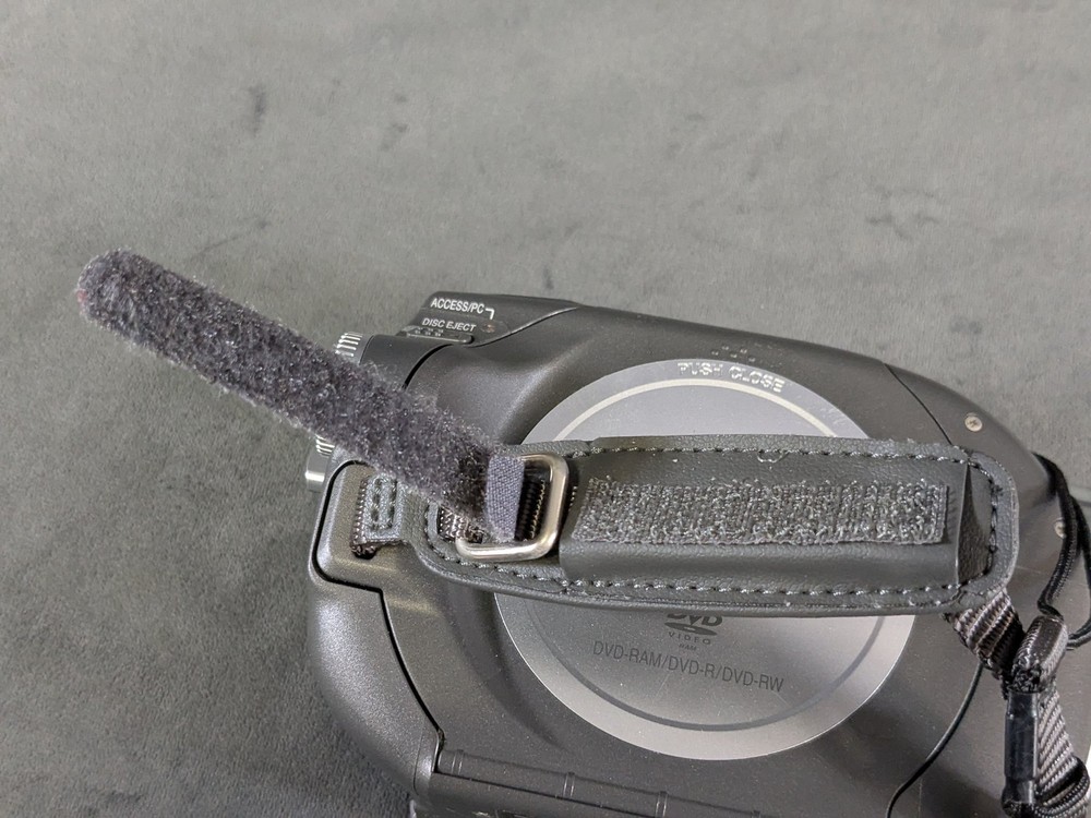 Untested Panasonic VDR-D150 DVD Camcorder Multi-Format 30x Optical Zoom