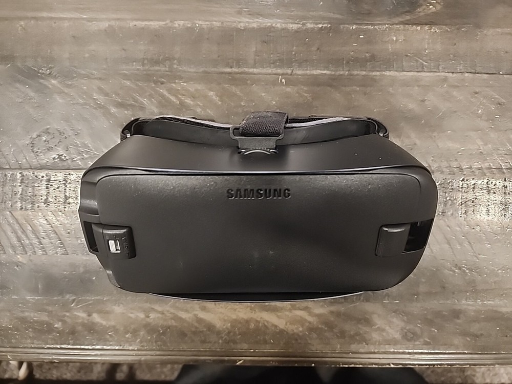 SAMSUNG GEAR VR POWERED BY OCULUS SM-R323