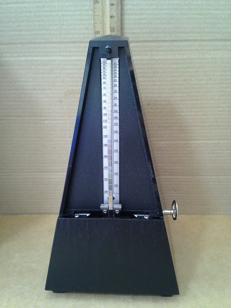 vintage. Wittner Plastic wind-up Black Metronome. Missing front Cover. Beautiful