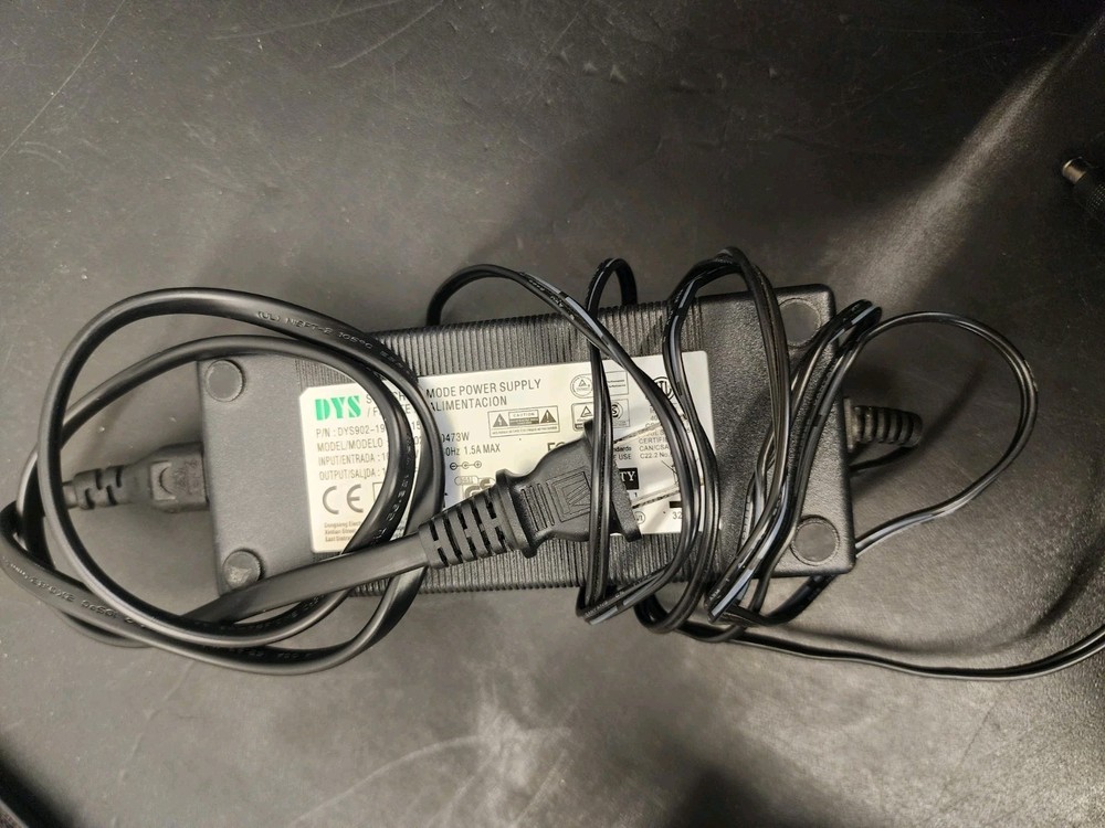 Dymo XTL 500 Label Maker bundle W/Case, Charger Owners Manual.