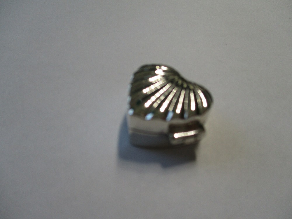 Sterling silver pill box heart shape shell style design small size 3/4 inch wide