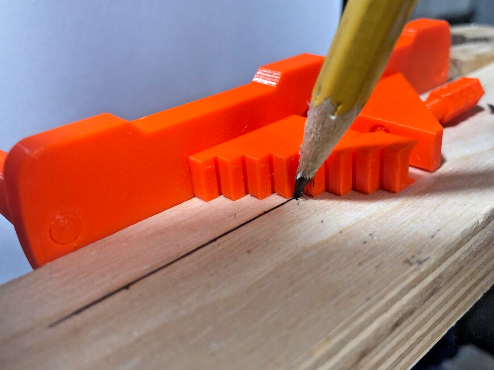 Woodworking center line marking template with offsets