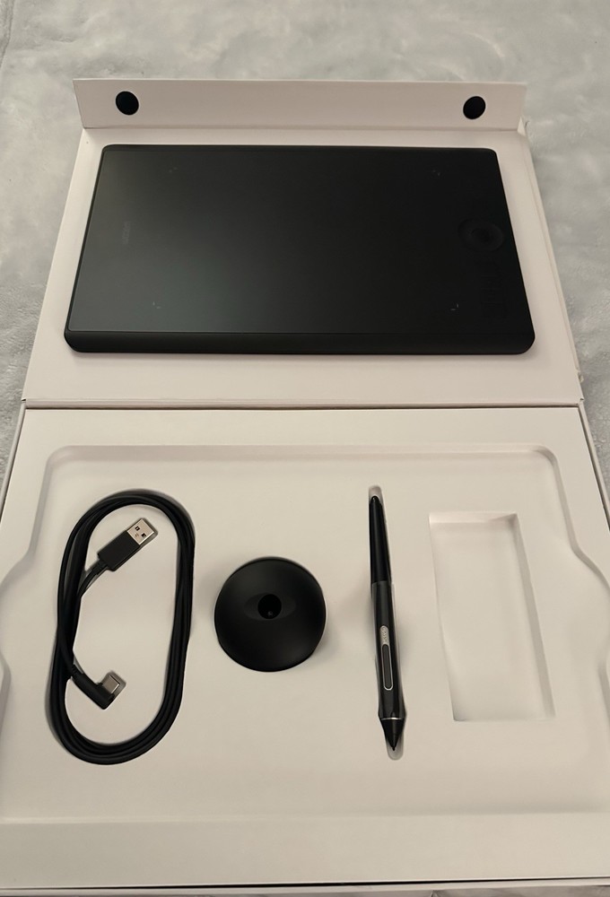 Wacom Intuos Pro Medium PTH-660 Complete w/ Pen &