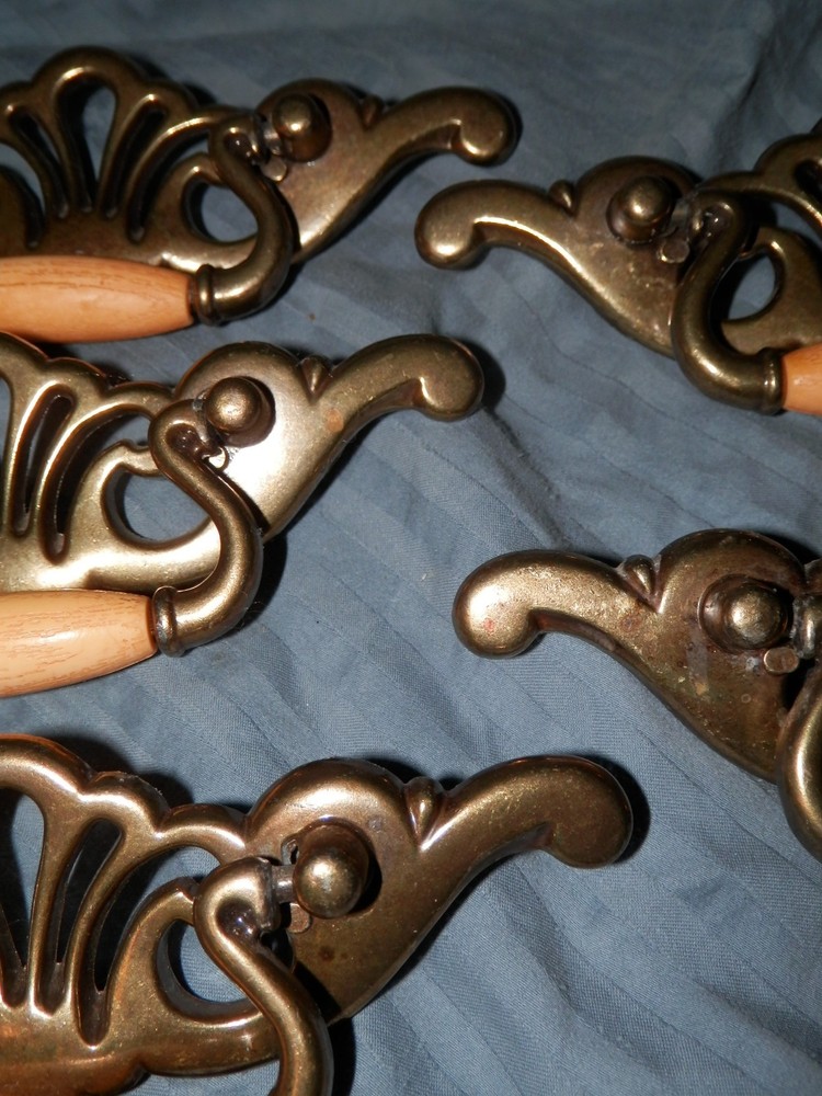 Cont .B. 1992 Drawer Pull handles knobs Cabinet Door brass?
