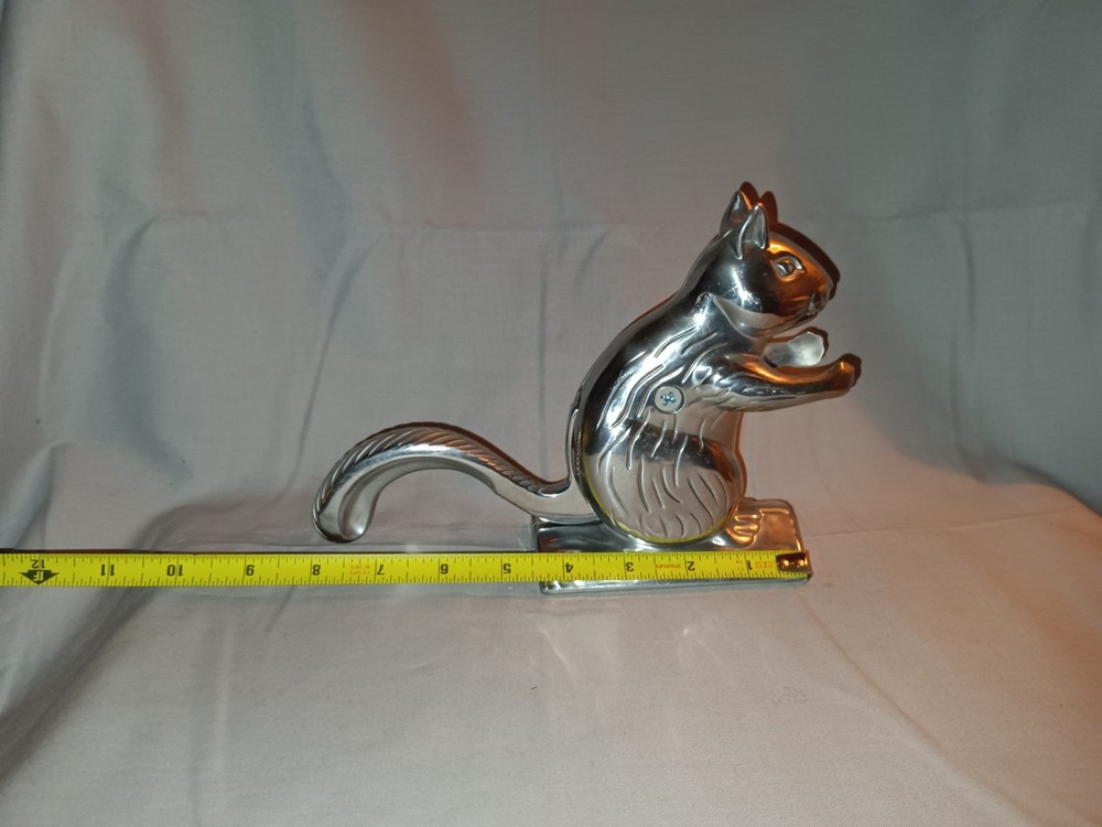 SQUIRREL ON LOG NUTCRACKER Cast Aluminum Squirrel Nutcracker Tall 6" Mechanical