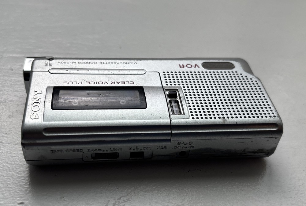 Sony Pressman M-560V Microcassette - Corder VOR Recorder Powers On Read Descript