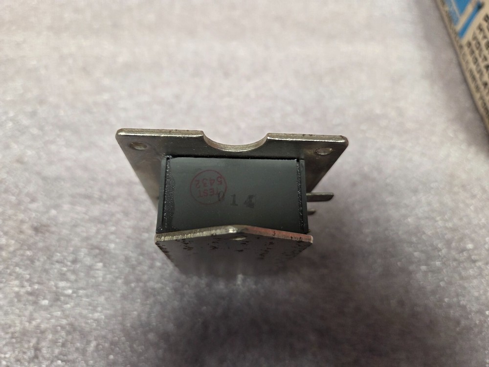 '1 PIECE' - PN# FBH-60-014 - LAMBDA - POWER HYBRID VOLTAGE REGULATOR