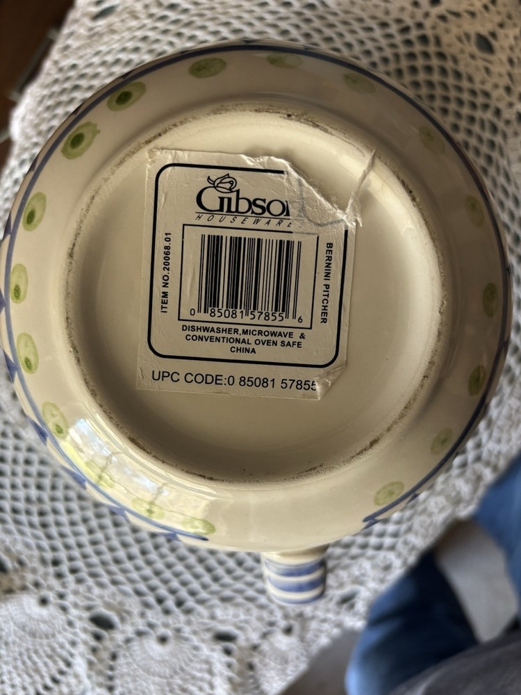 Gibson Bernini 72 Oz Pitcher - Excellent Condition
