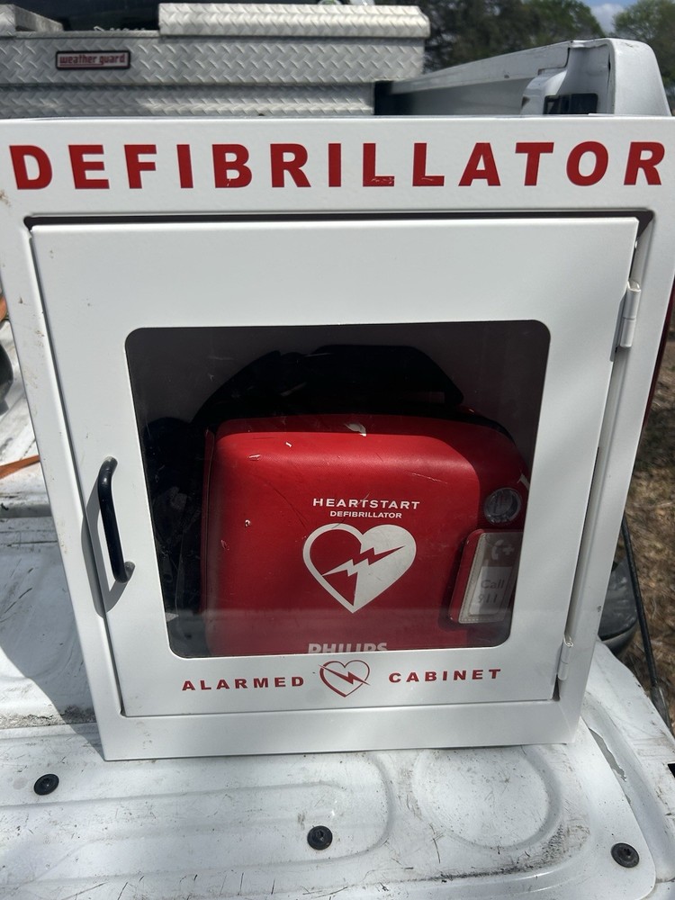 Philips HeartStart Defibrillator with Wall Case