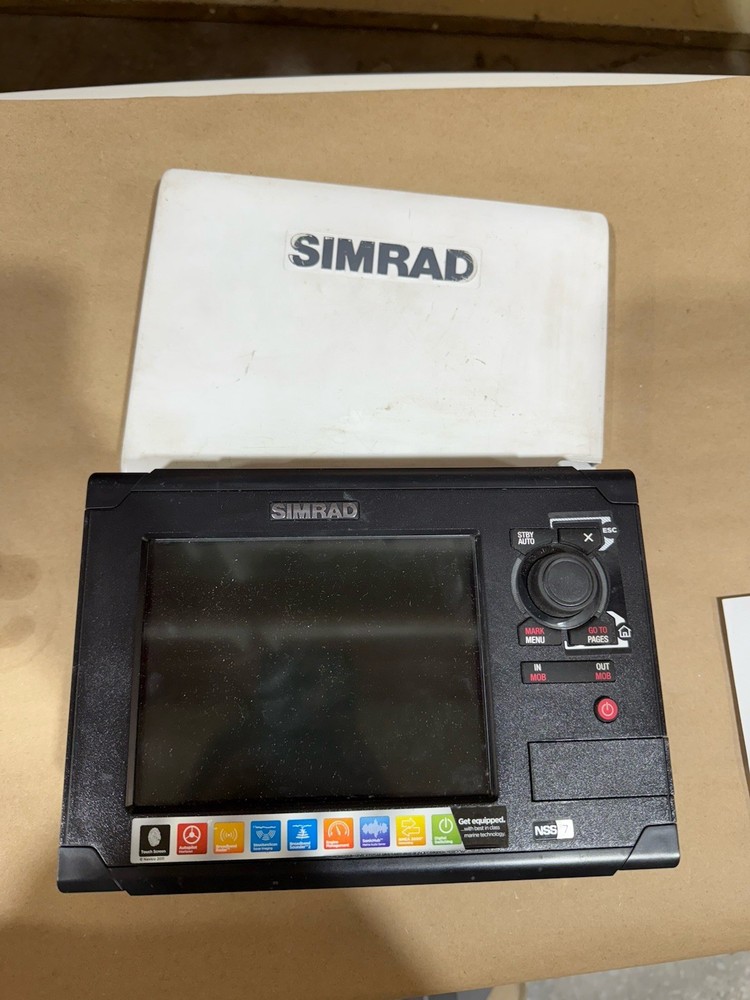 Simrad NSS7 MFD Touchscreen 7” Display