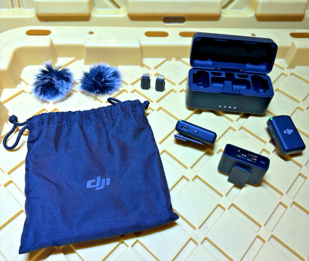 DJI Mic Wireless Dual Microphone System with Charging Case & Soft Covers