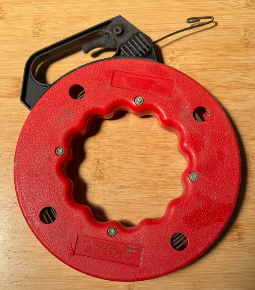 Grip Fish Tape Wire Cable Line Puller 100 ft 1/8 with Hard Plastic Case