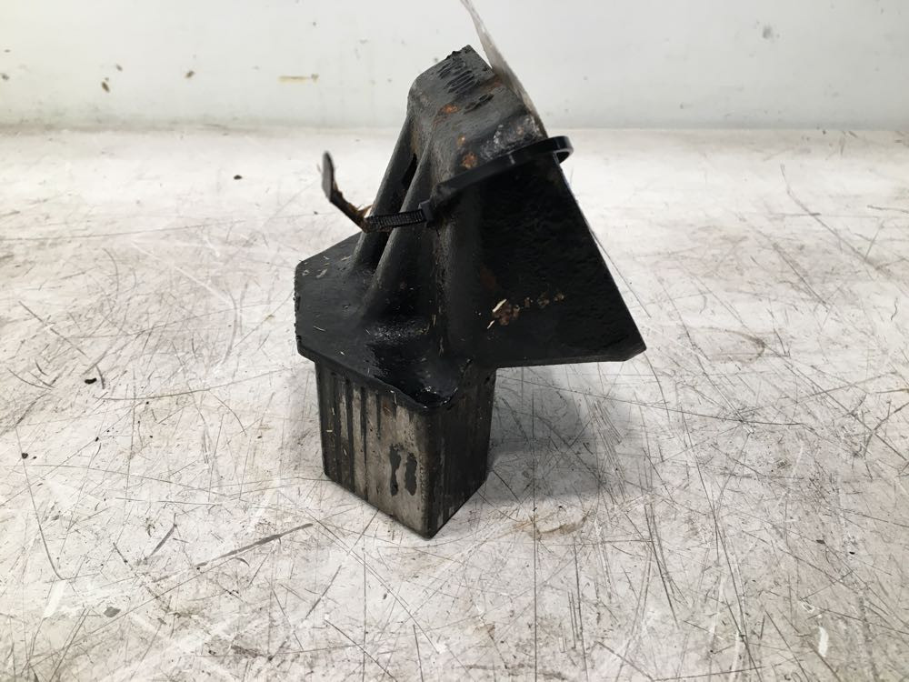 2015 Paccar MX13 Engine Mount (548-11420)