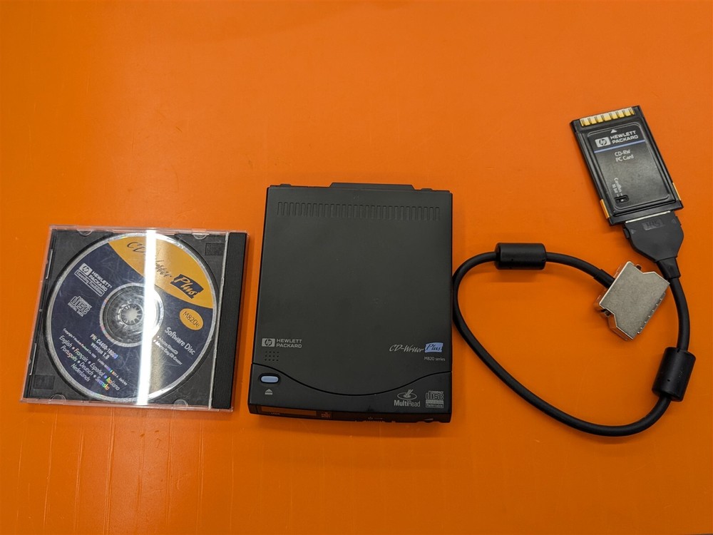 ⭐️⭐️⭐️⭐️⭐️ Vintage HP M820 CD-Writer Plus w/ Software Disk, Cable, & PC Card