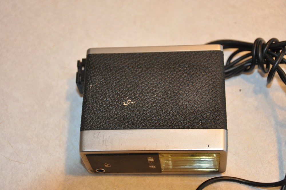 Rollei E-55 Camera Flash With Cord Tested & Working