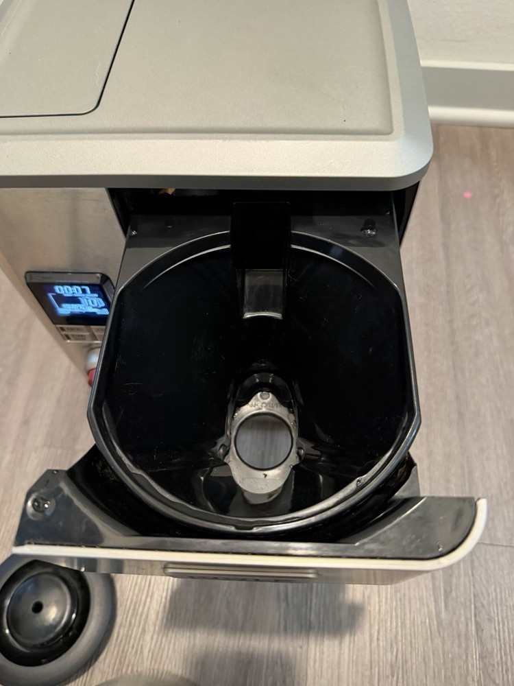 READ Wolf Gourmet Programable Coffee Maker WGCM100S Auto Drip System Red Knobs