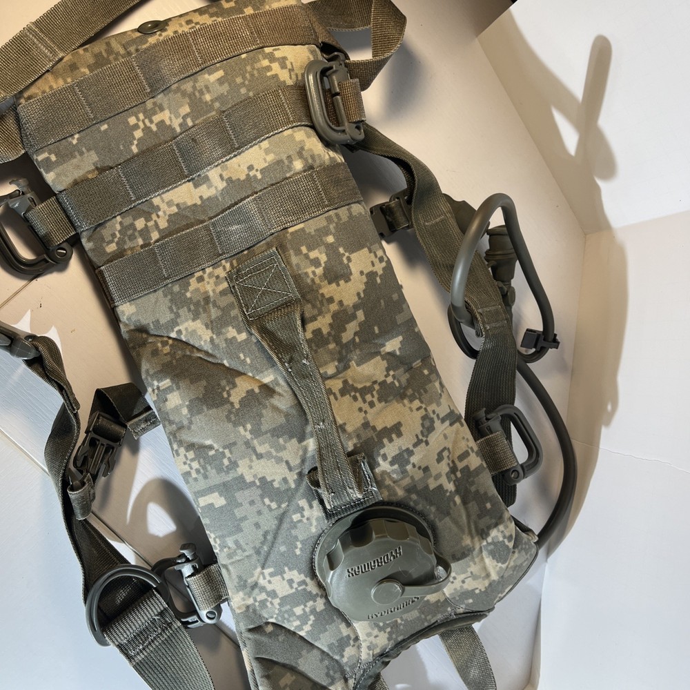 Molle II Hydration System Carrier WITH 100oz/3L Bladder ACU