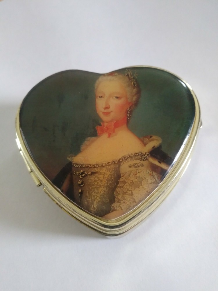 polished brass Marie Antoinette mirrored compact
