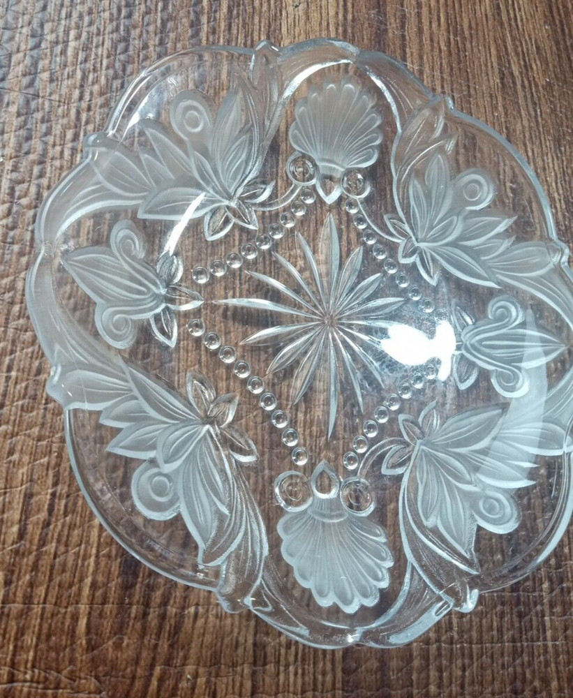 Fleur de Lis 6 3.4" Platter by 5th Avenue Crystal