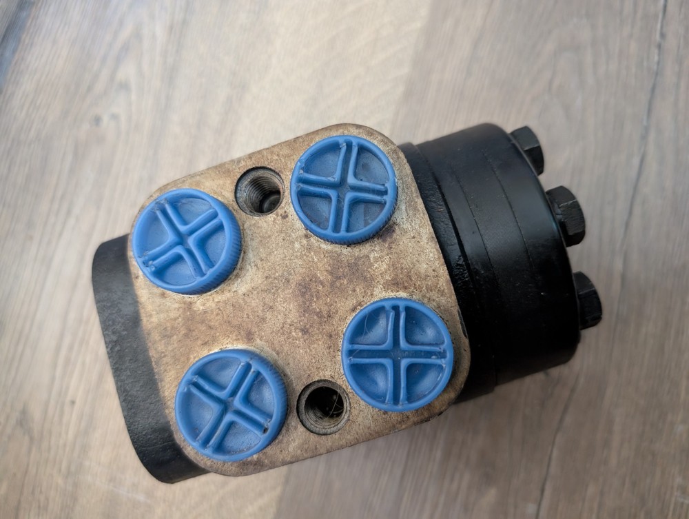 Coursemaster Hydrive 0507104 Hydraulic Steering Unit NOS