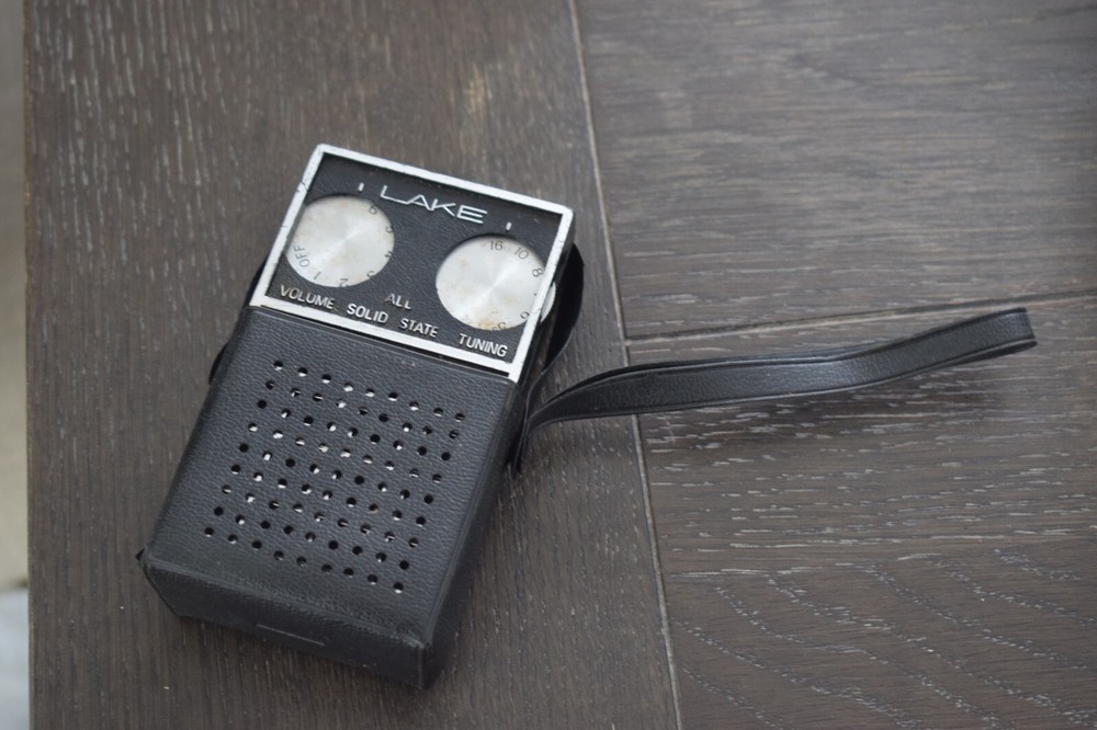 LAKE SOLID STATE TRANSISTOR RADIO - AM - WITH LEATHER CARRY CASE