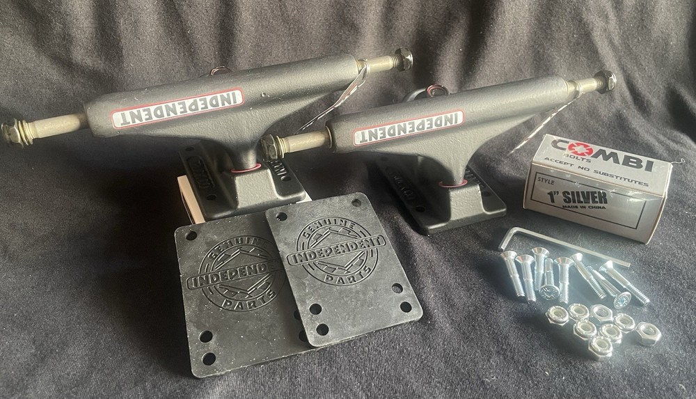 Independent S-11 Flat Black 139 Trucks+Hardware - 1"+ Indy Riser