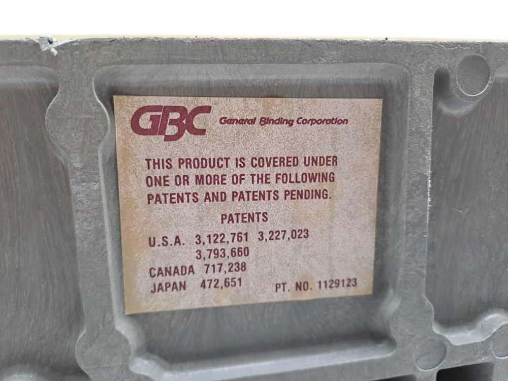 GBC General Binding Corporation Model 450-KM Binding Machine Comb Binder