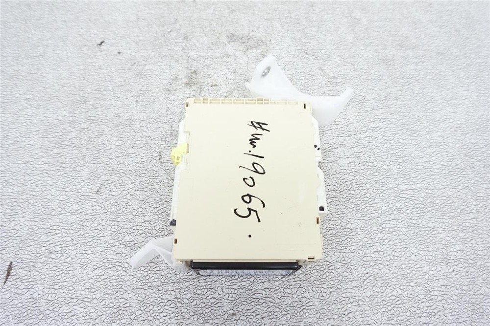 2015-2017 Toyota Camry Multi Plex Network Computer Module Unit 89220-06220