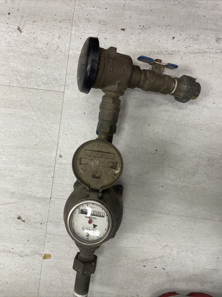 SENSUS  Water Meter Model 3342954 Attached To Water Regulator Usd