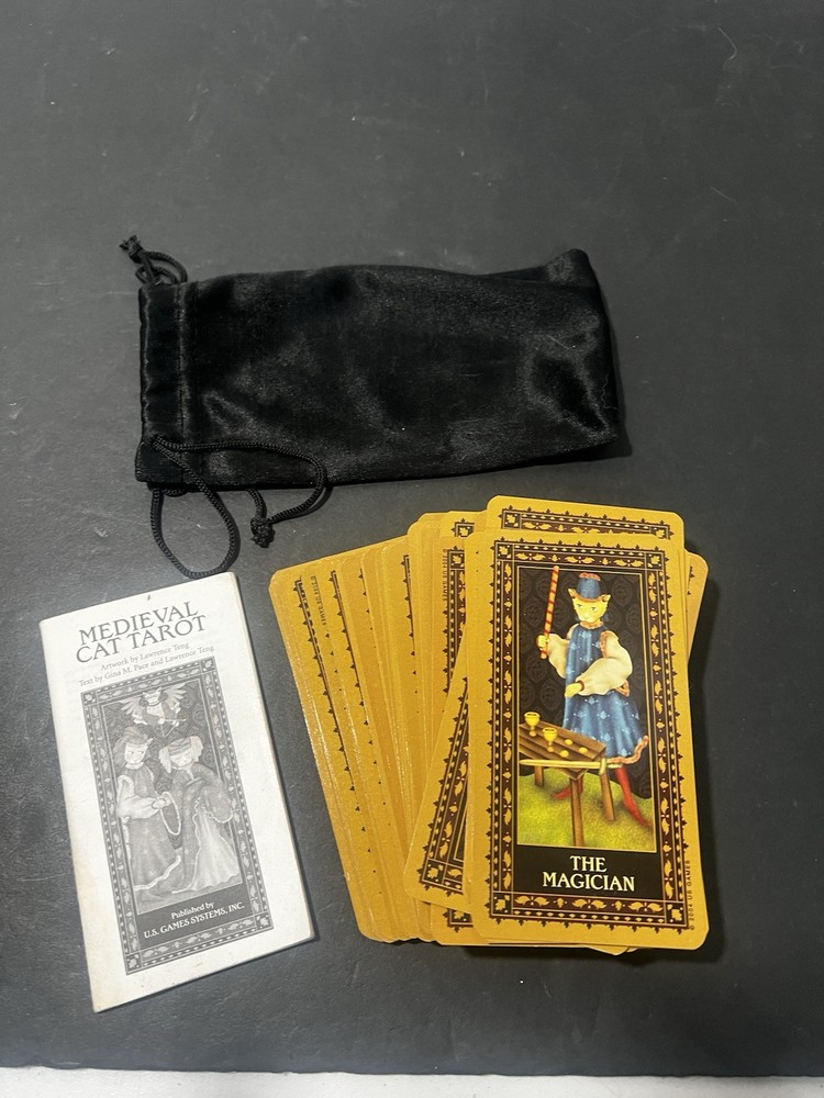 Medieval Cat Tarot THE POPESS