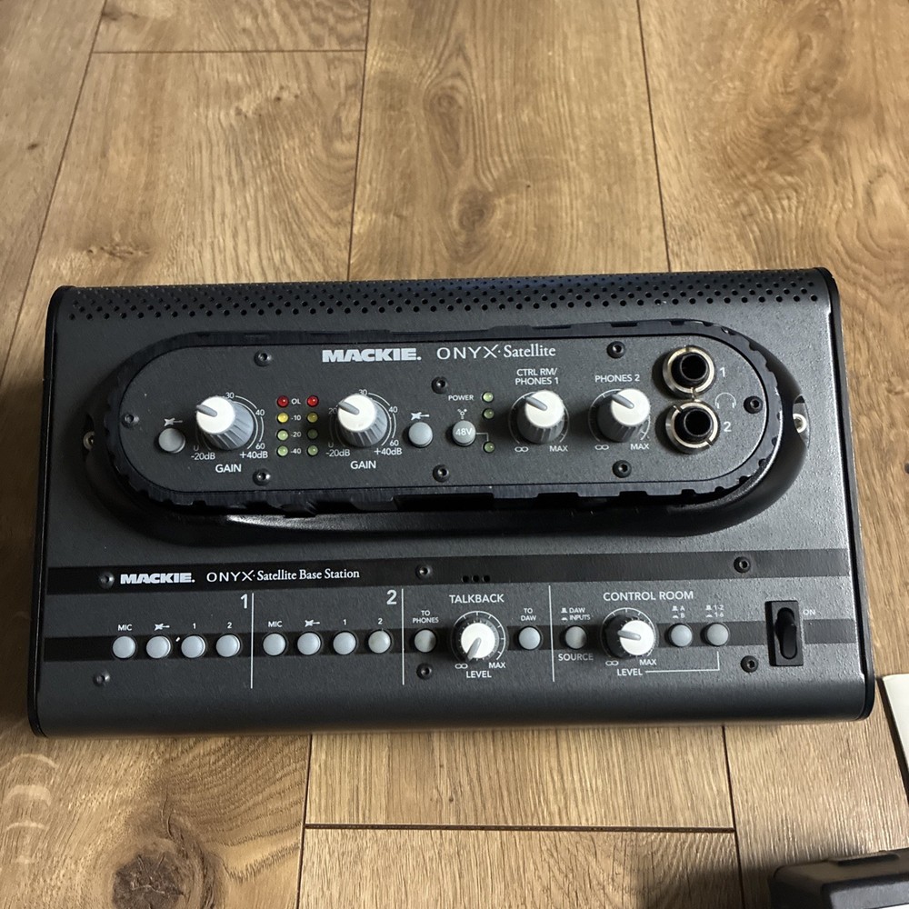 Mackie Onyx Satellite Professional Firewire Recording System Microphone Preamps
